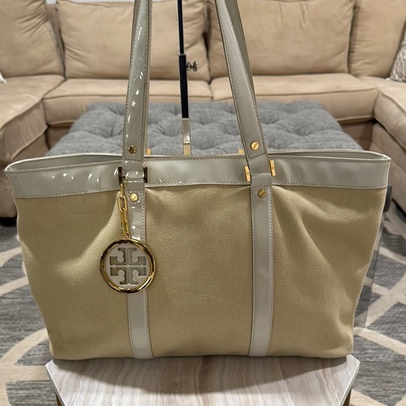 Tory Burch Bag Canvas and Patent Leather Trimmed Beach Tote - Picture 3 of 17